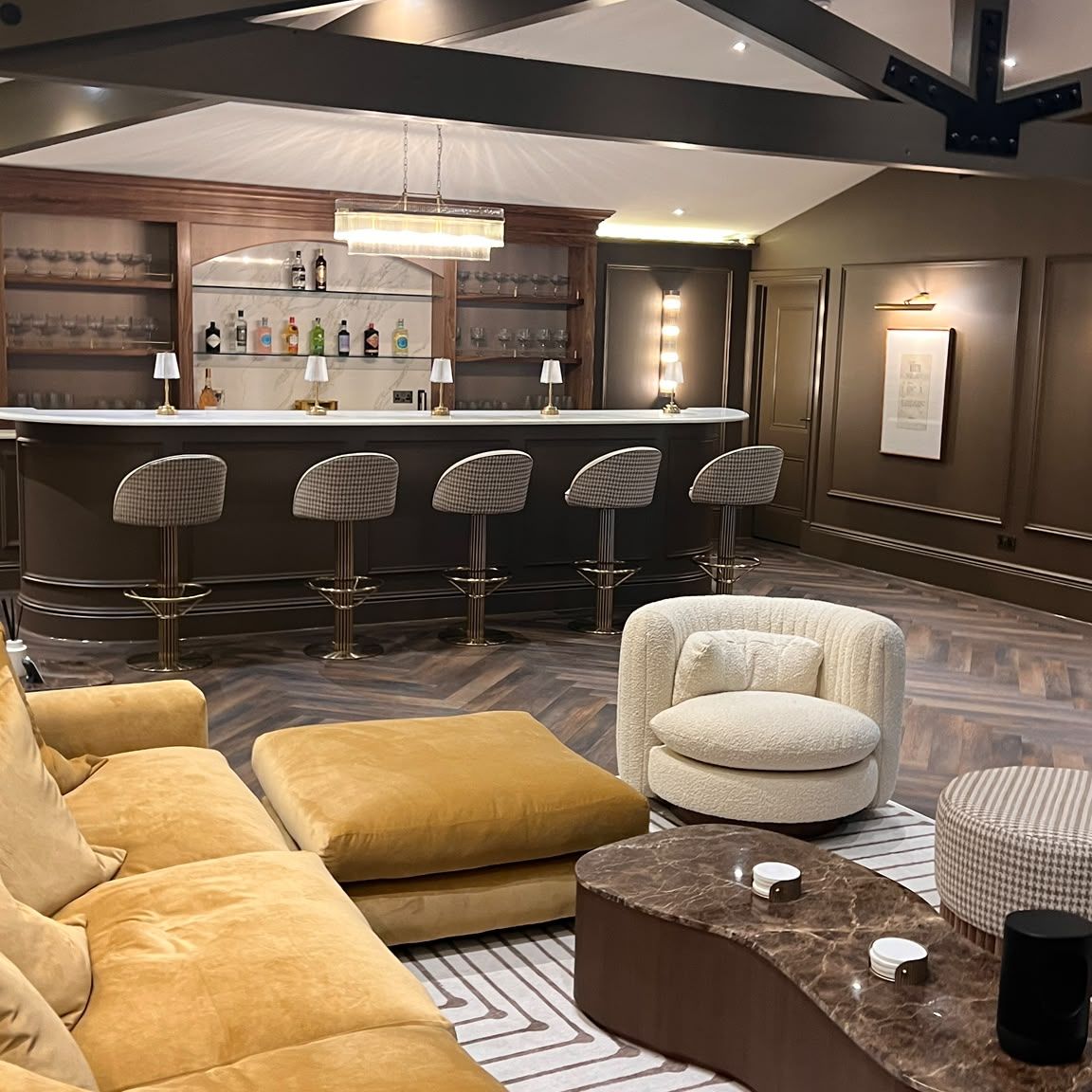 Bar and lounge lighting