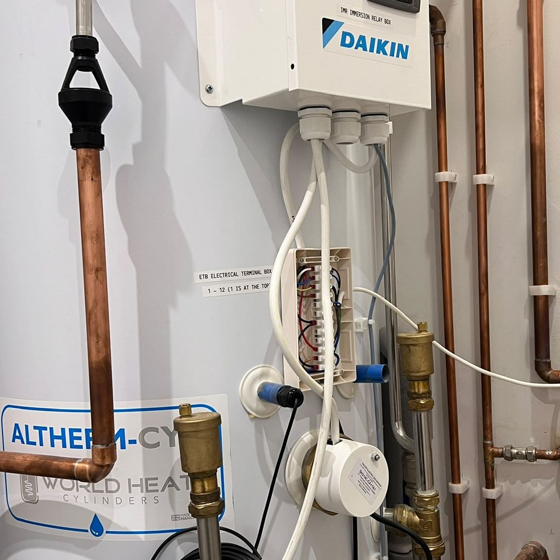 Heat pump cylinder wiring